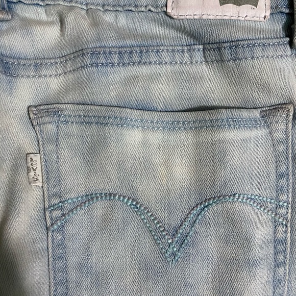 Levi’s Denim Capris - Picture 4 of 5
